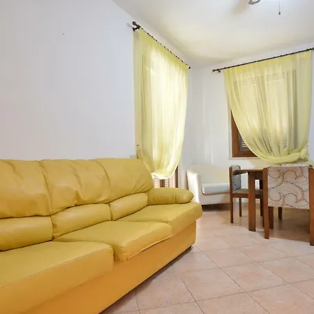 Daire Izzhome Crispi Pula