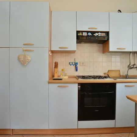 Izzhome Crispi * Pula