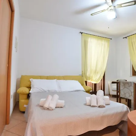 Izzhome Crispi Apartment Pula