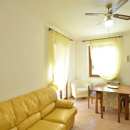 Izzhome Crispi شقة
